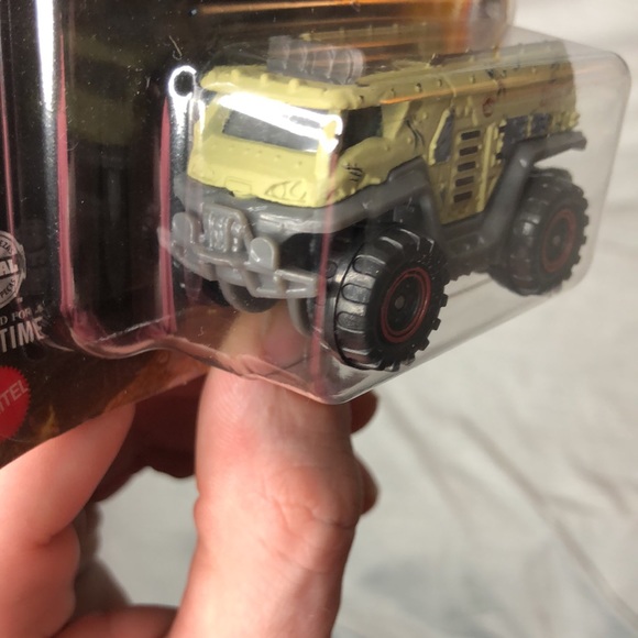 MBX Capture Action Truck - Picture 6 of 9